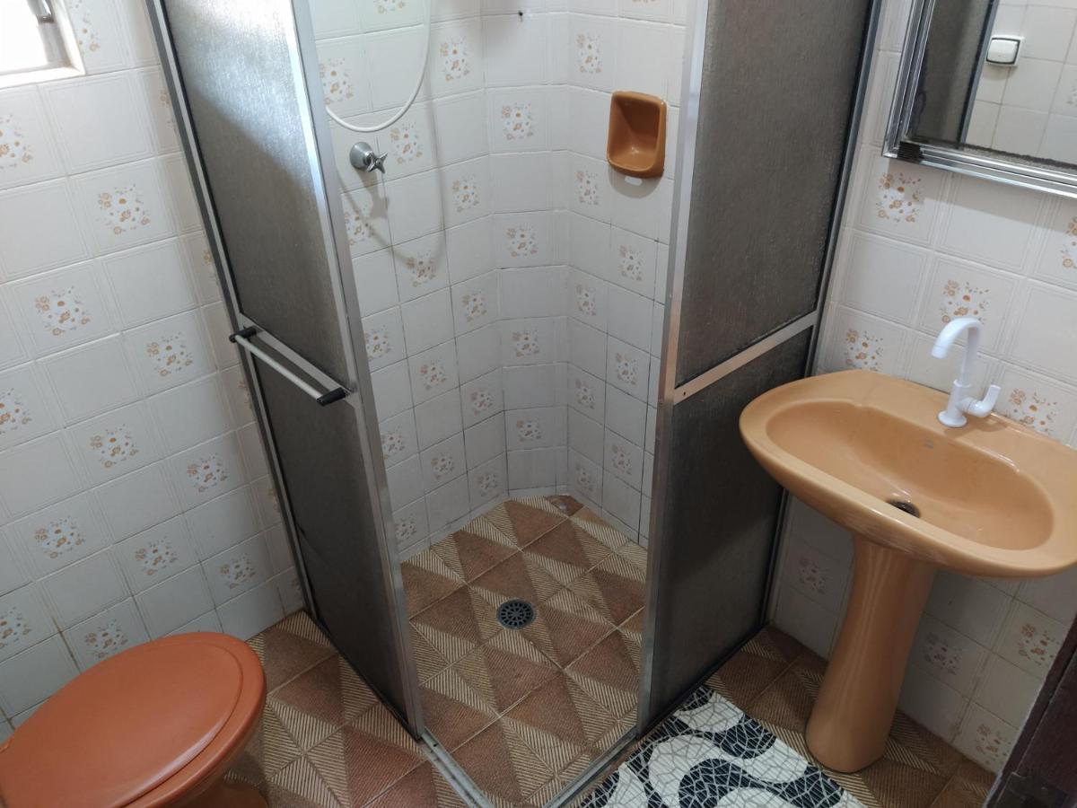 Pousada Chapéu de Sol, 400 metros da Praia, no centro, com estacionamento Ilha Comprida Exterior foto